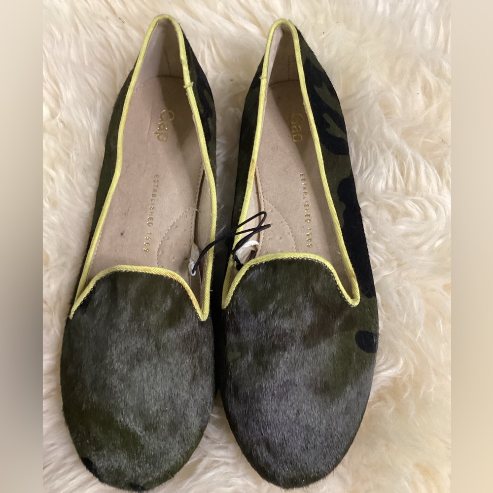 🆕Gap Camo Calf Fur Flats
